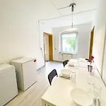 Top-wohnung Fuer Gruppen 15 Min Zum Alex Parken * Berlin