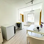 Top-wohnung Fuer Gruppen 15 Min Zum Alex Parken *