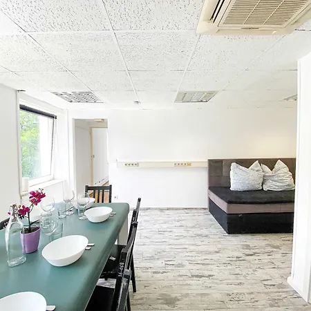 Top-wohnung Fuer Gruppen 15 Min Zum Alex Parken *