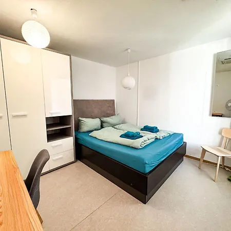 Top-wohnung Fuer Gruppen 15 Min Zum Alex Parken *