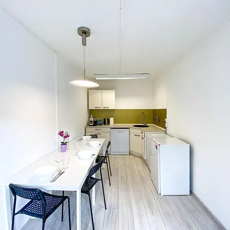 Top-wohnung Fuer Gruppen 15 Min Zum Alex Parken 아파트