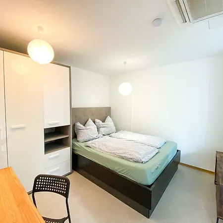 Top-wohnung Fuer Gruppen 15 Min Zum Alex Parken Appartement
