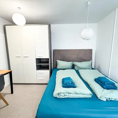 Top-wohnung Fuer Gruppen 15 Min Zum Alex Parken